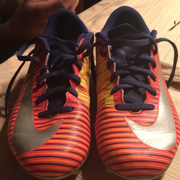 Athletic shoes - youth soccer cleats - Picture 4 of 8